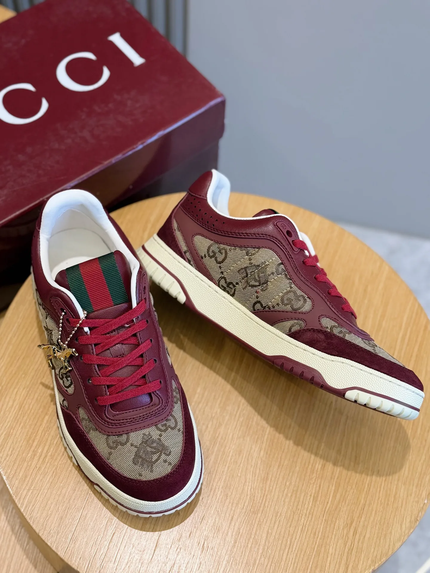 Кроссовки Женские Gucci 10085396