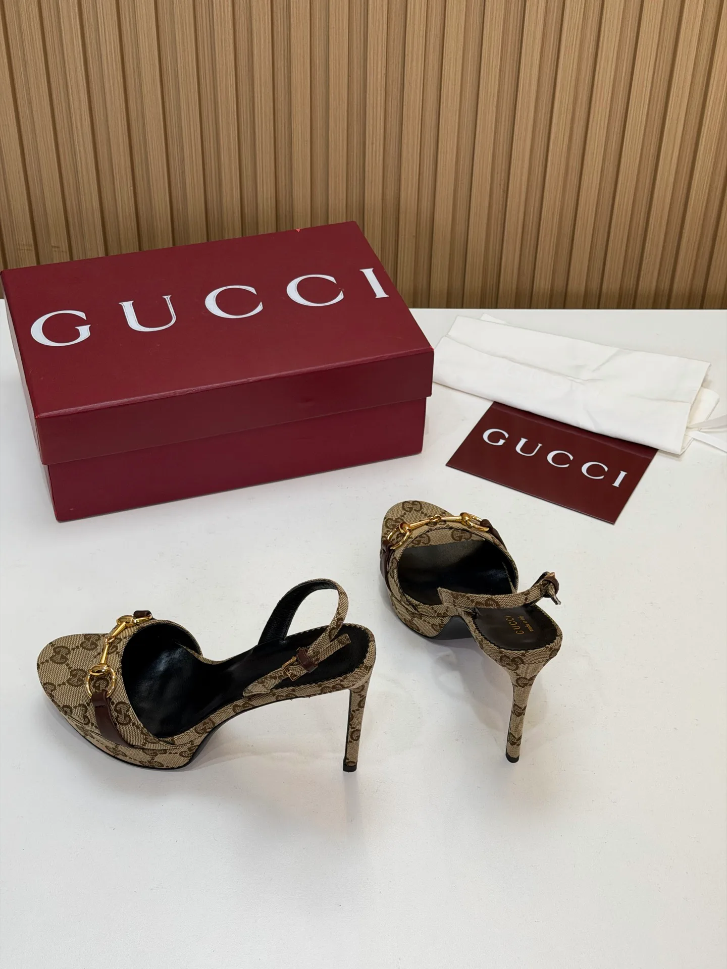 Босоножки Женские Gucci 18396265