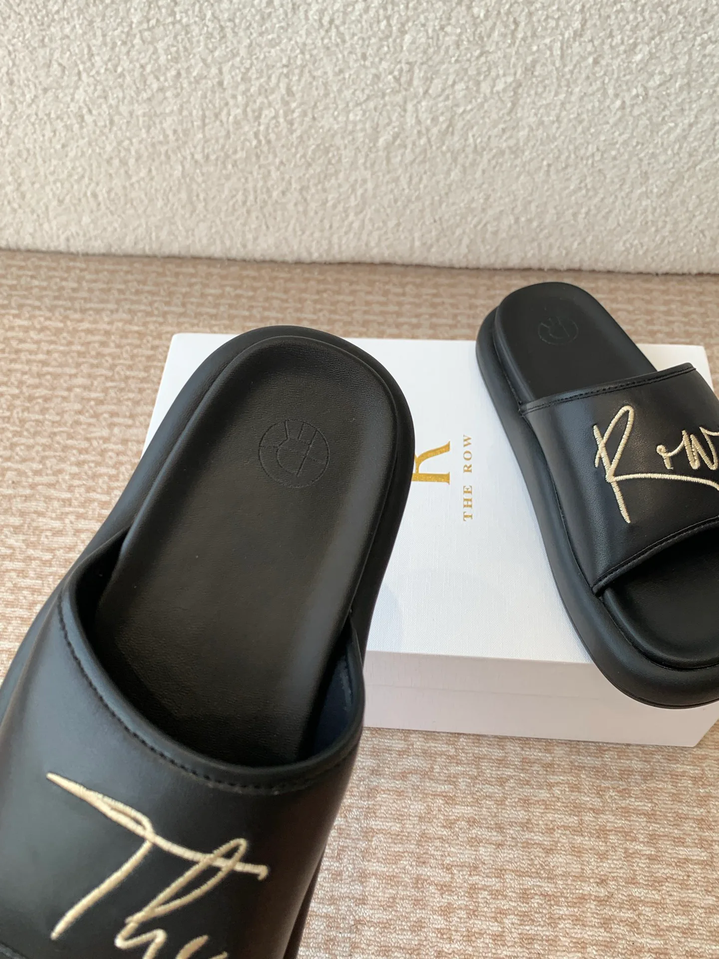 Шлепанцы Женские The Row 20977