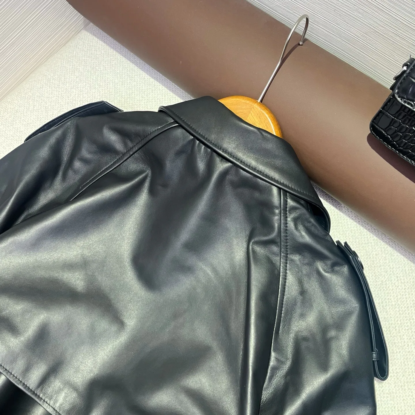 Кожаные Куртки И Дублёнки Женские Saint Laurent 18721291