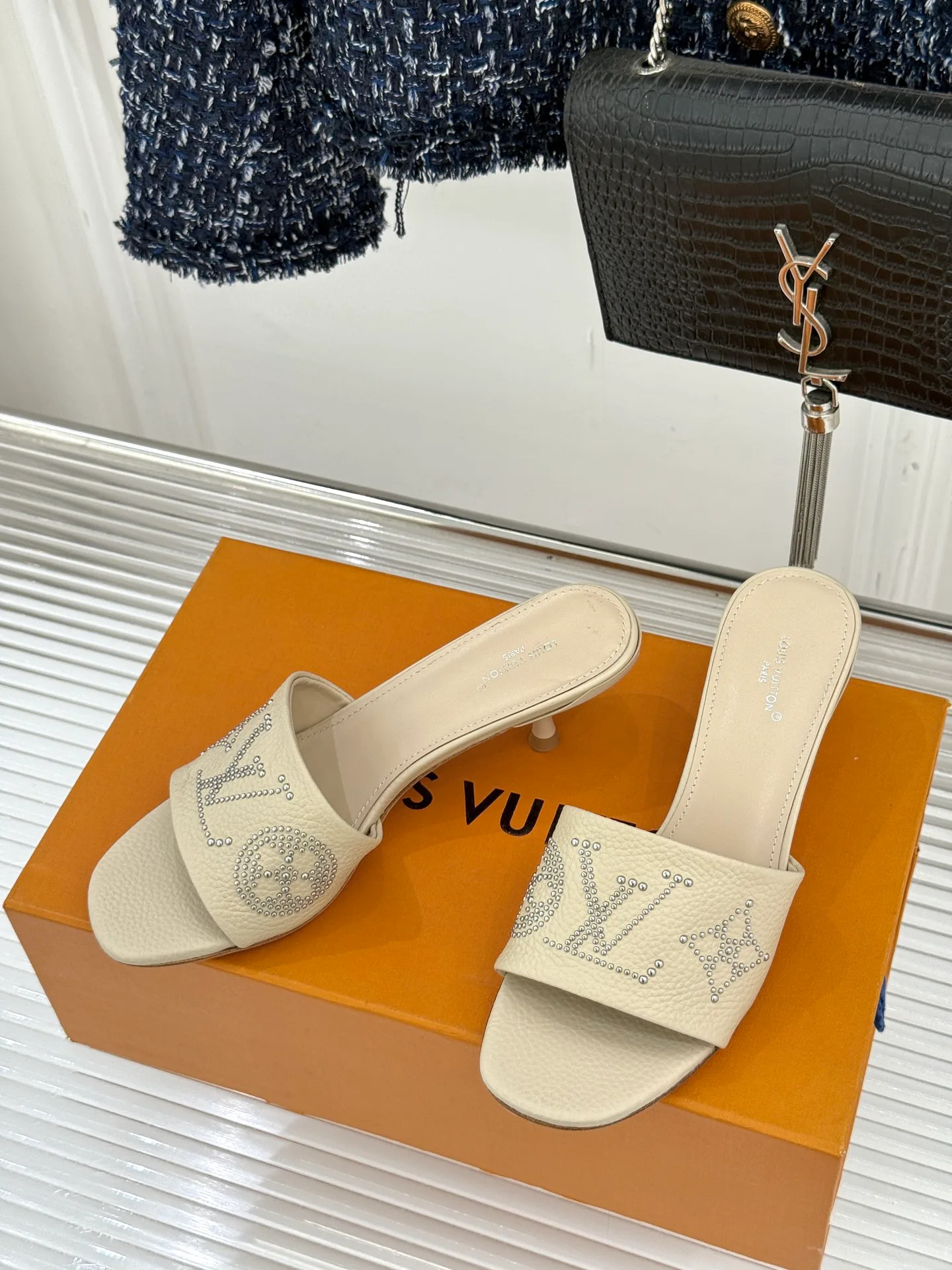 Шлепанцы Женские Louis Vuitton 2962772