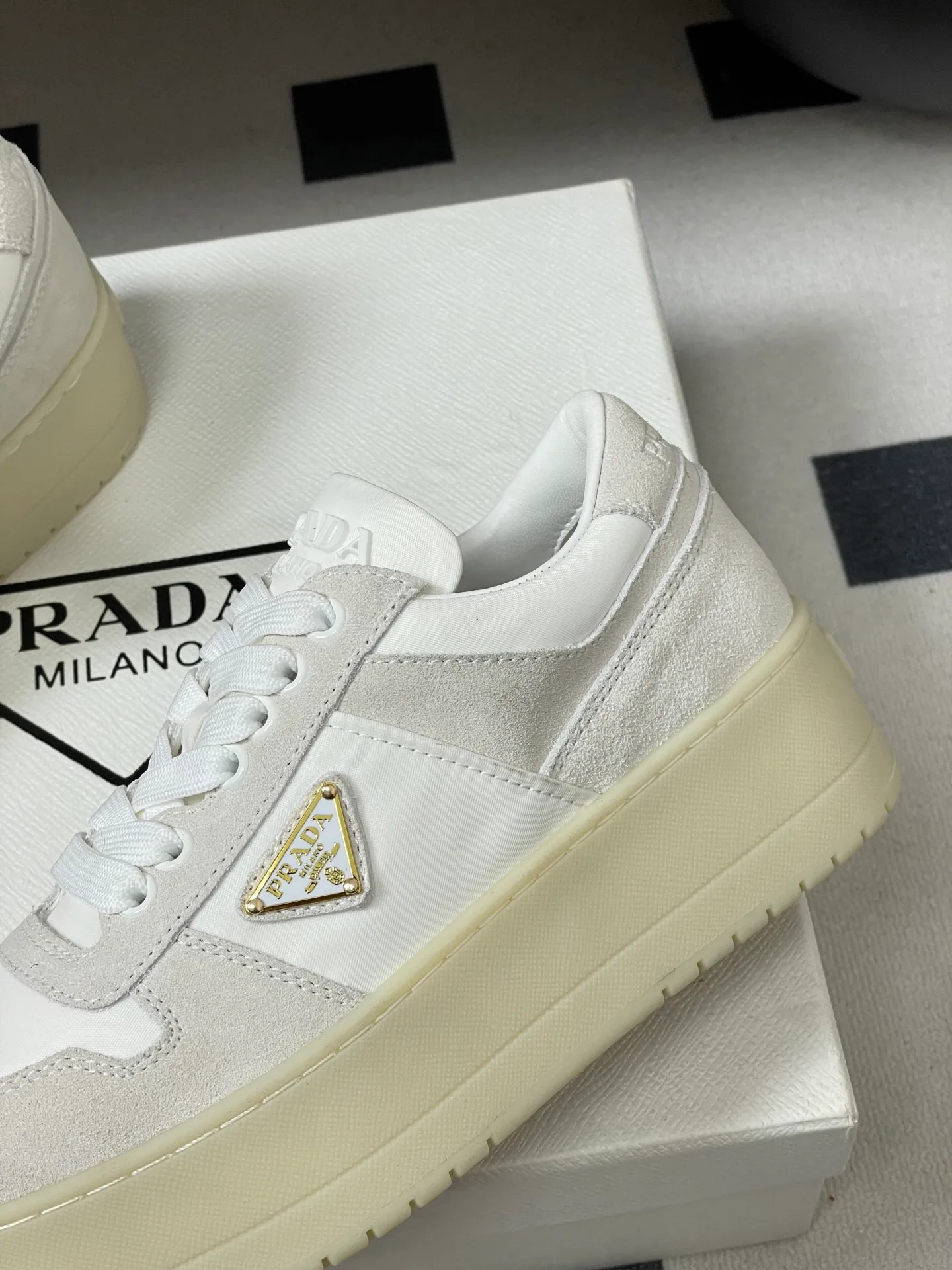 Кроссовки Женские Prada 12810939