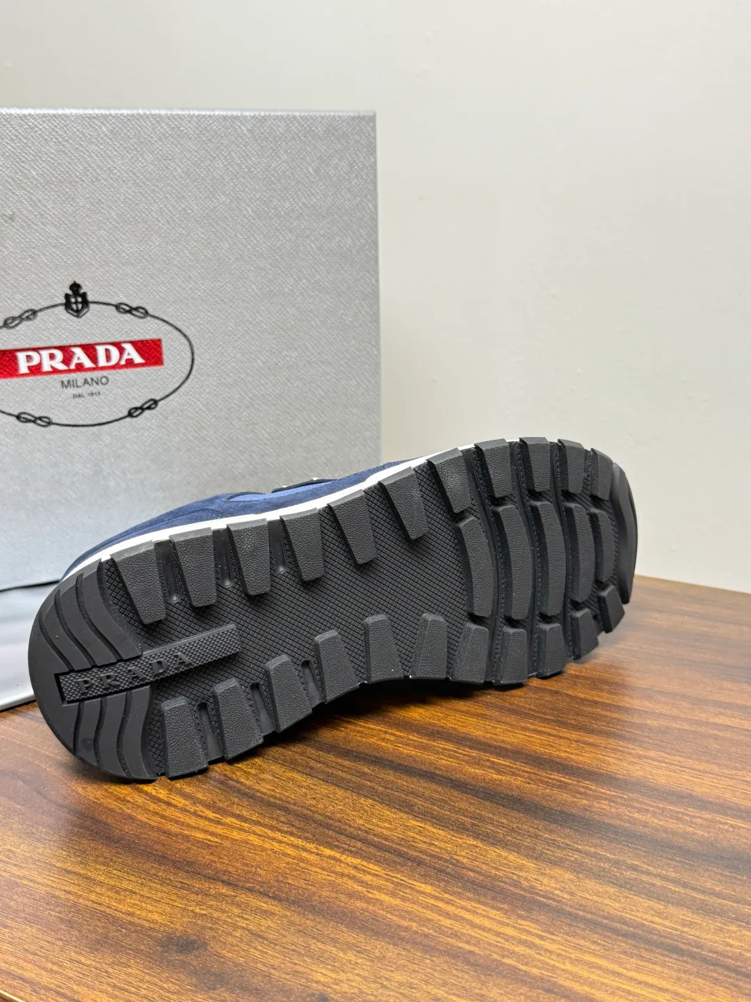Кроссовки Мужские Prada 19110513