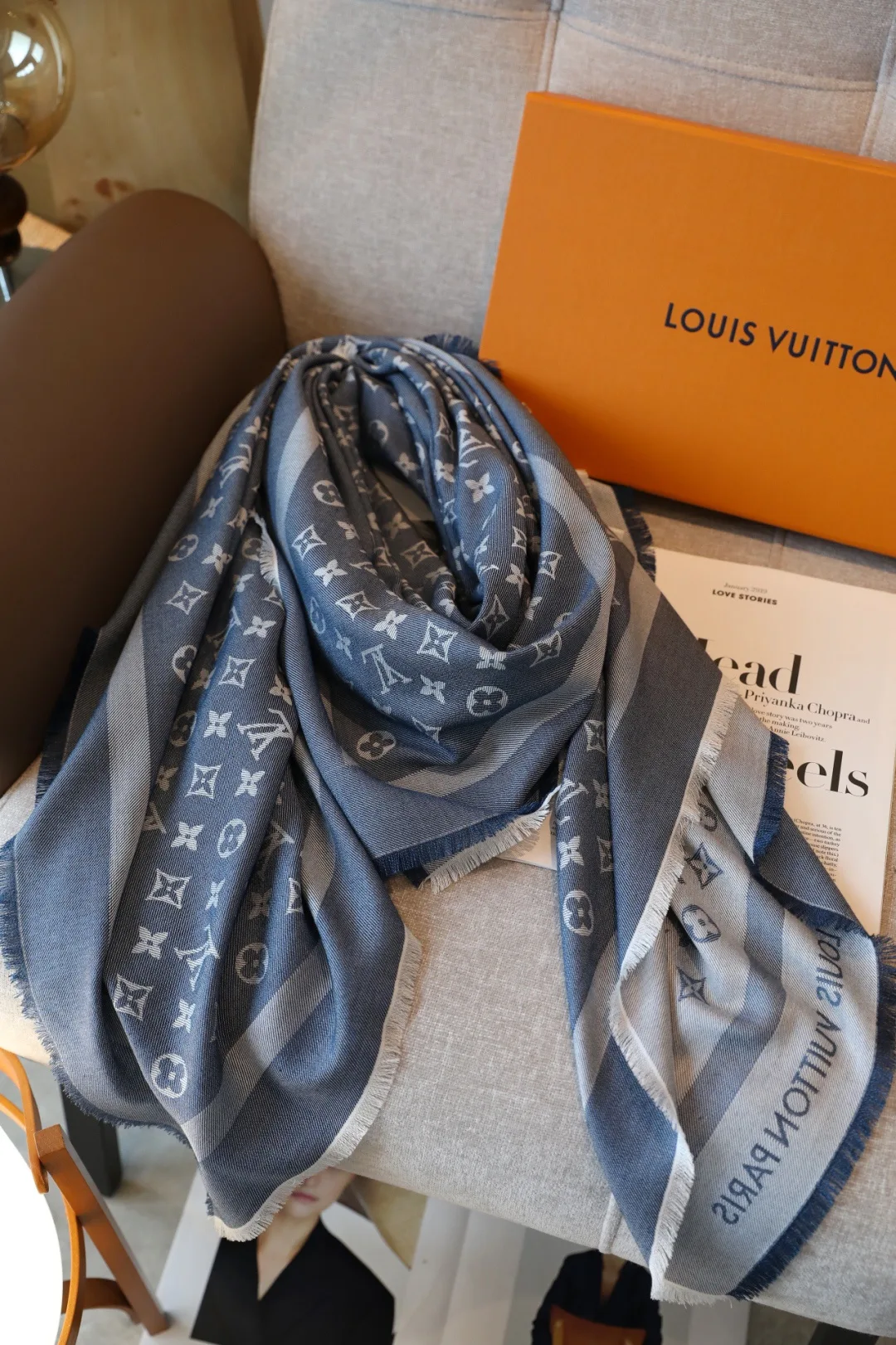 Шарфы Louis Vuitton 18618582