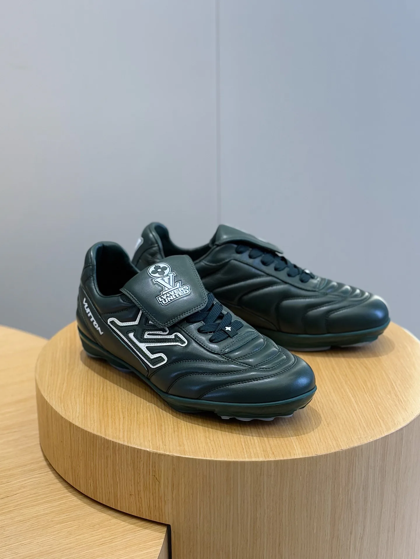 Кроссовки Женские Louis Vuitton 17573