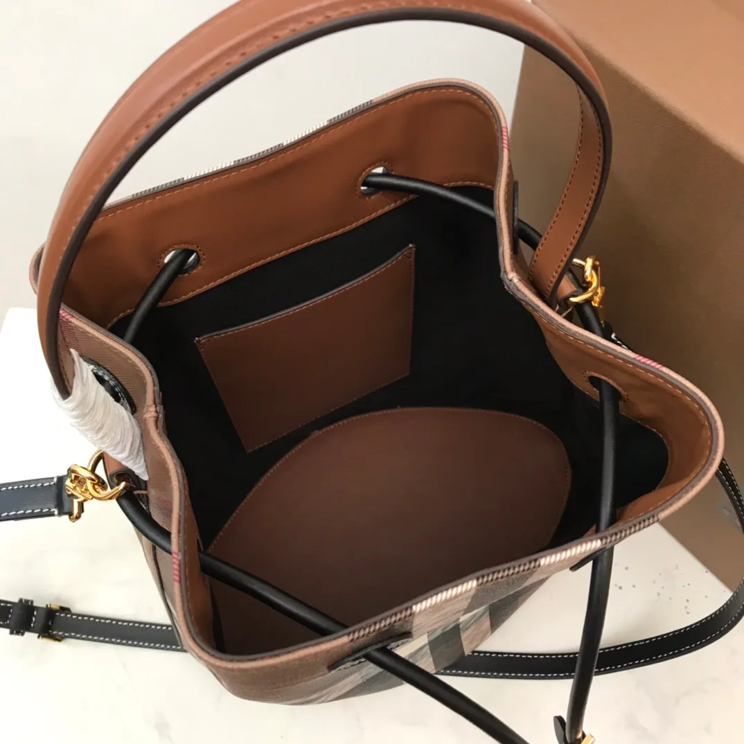 Классические Сумки Женские Burberry 11013026
