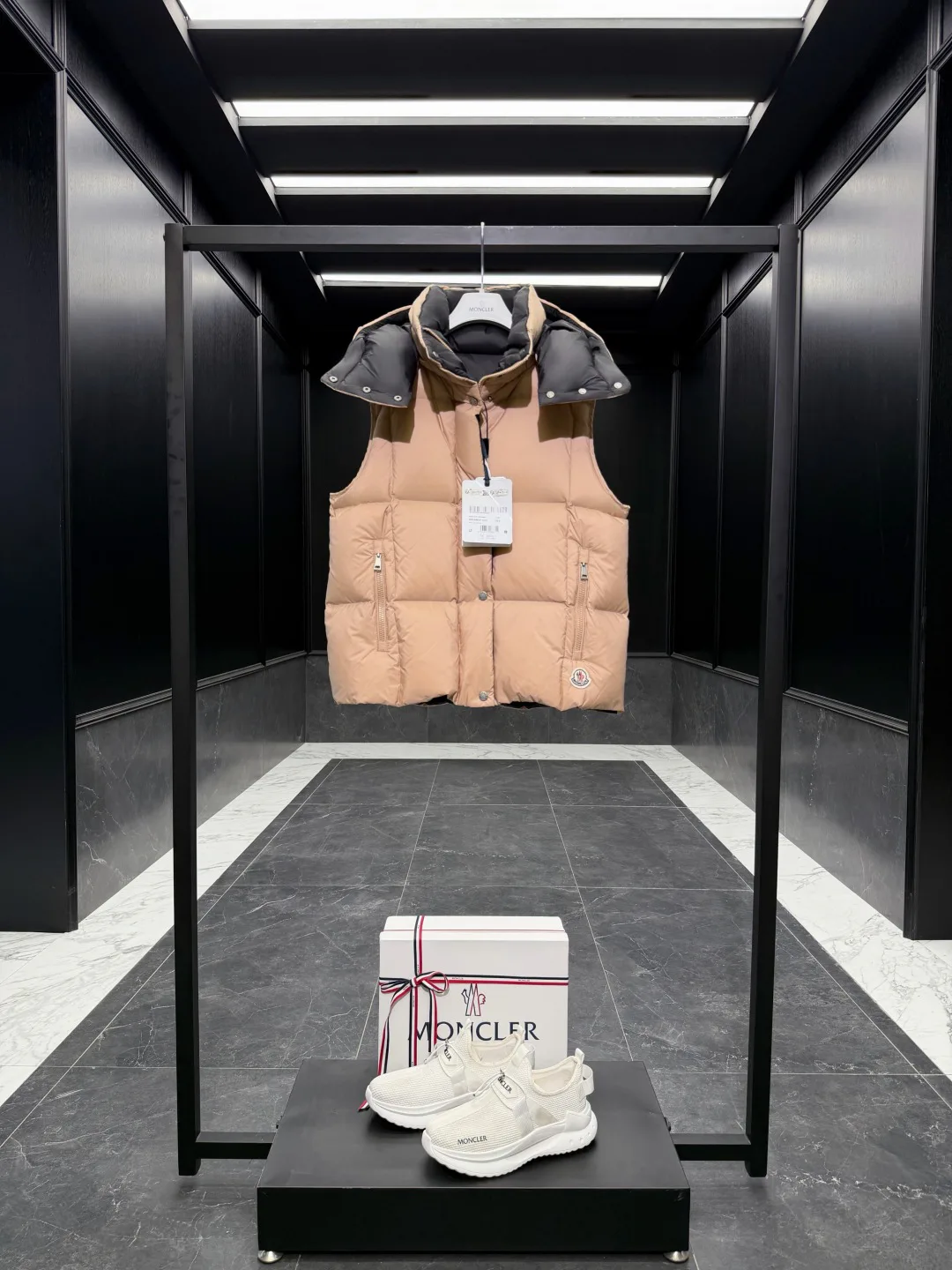 Жилеты Женские Moncler 18761331