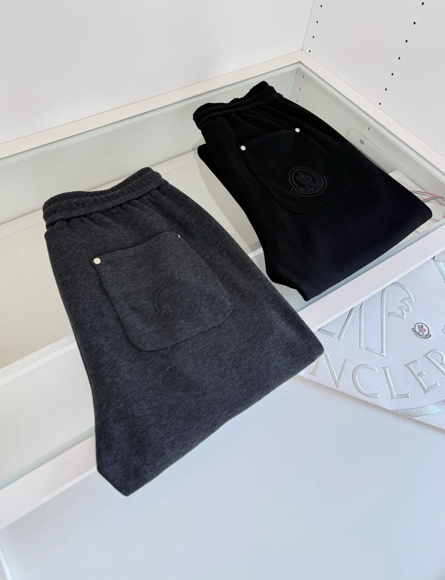 Брюки Мужские Moncler 18244484