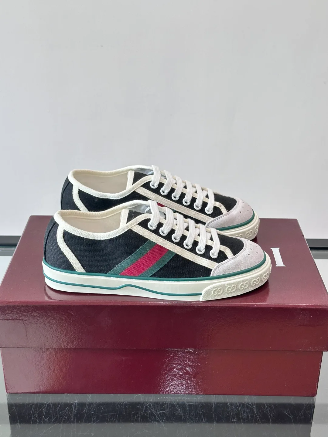 Кроссовки Женские Gucci 17941060