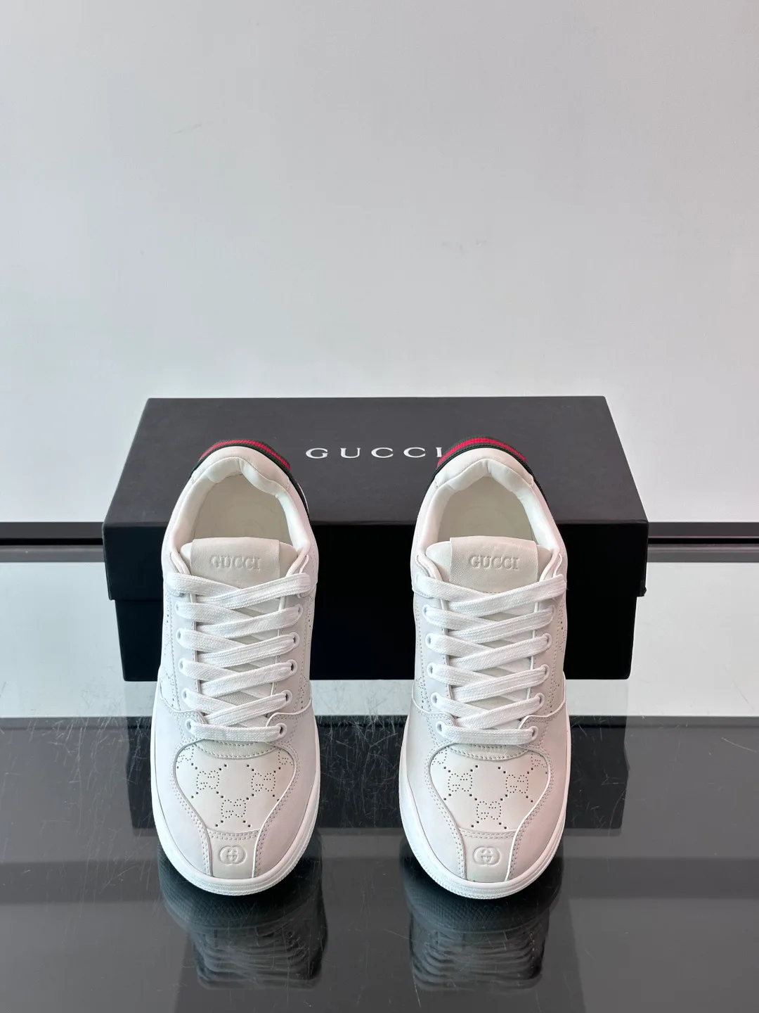 Кроссовки Женские Gucci 18449389