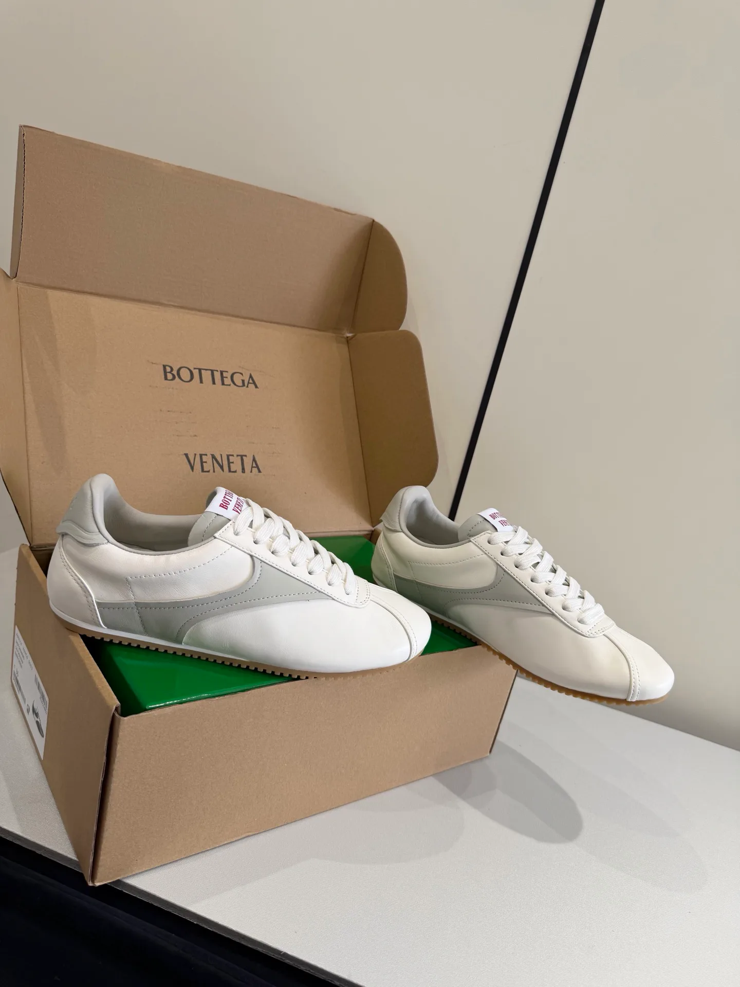 Кроссовки Женские Bottega Veneta 17894989