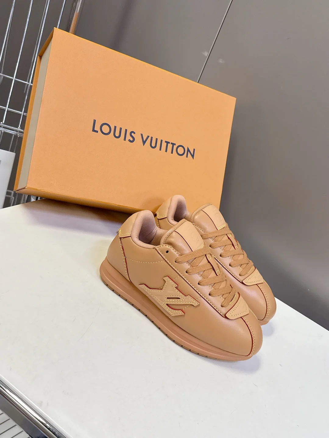 Кроссовки Женские Louis Vuitton 18005435