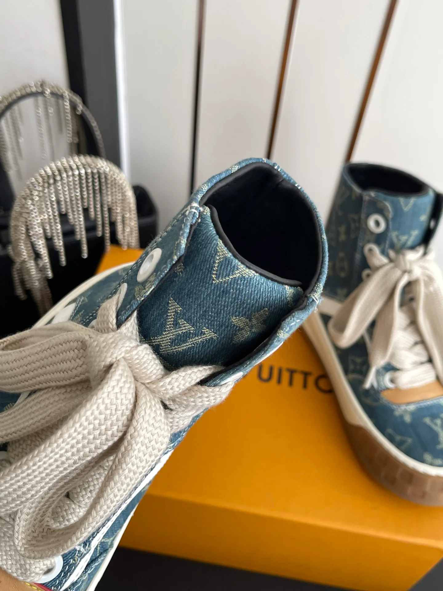 Кроссовки Женские Louis Vuitton 17673242