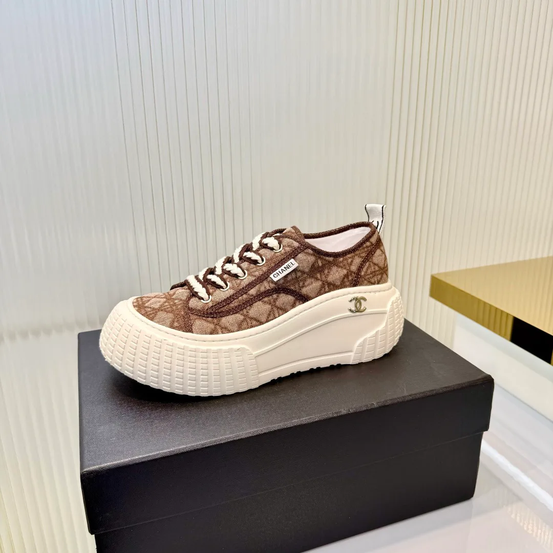 Кроссовки Женские Chanel 18366992