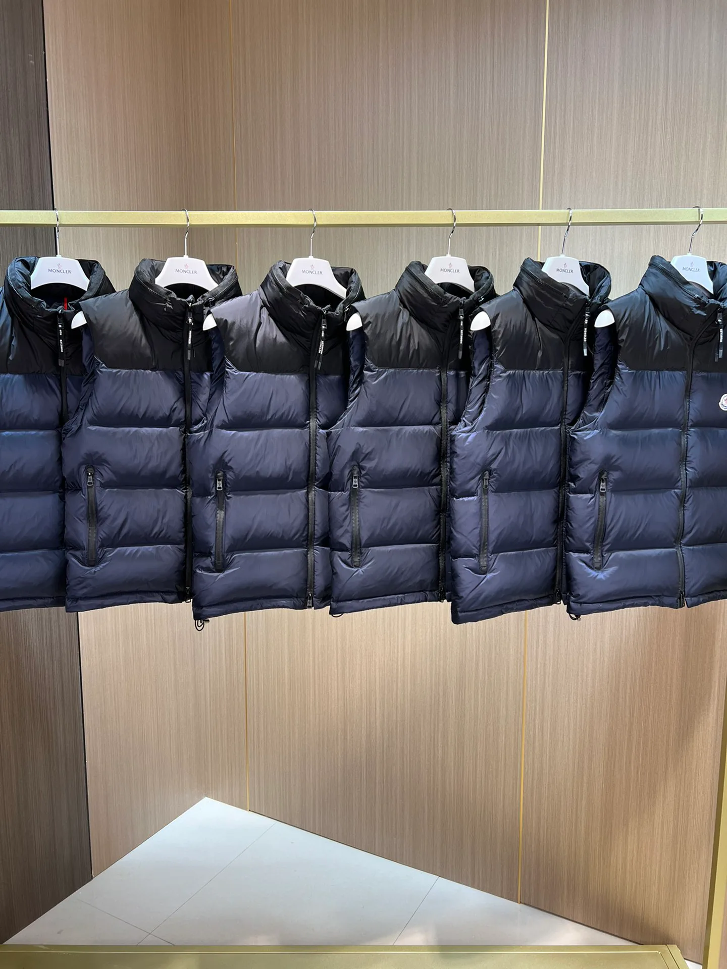 Куртки Женские Moncler Куртки Женские Moncler