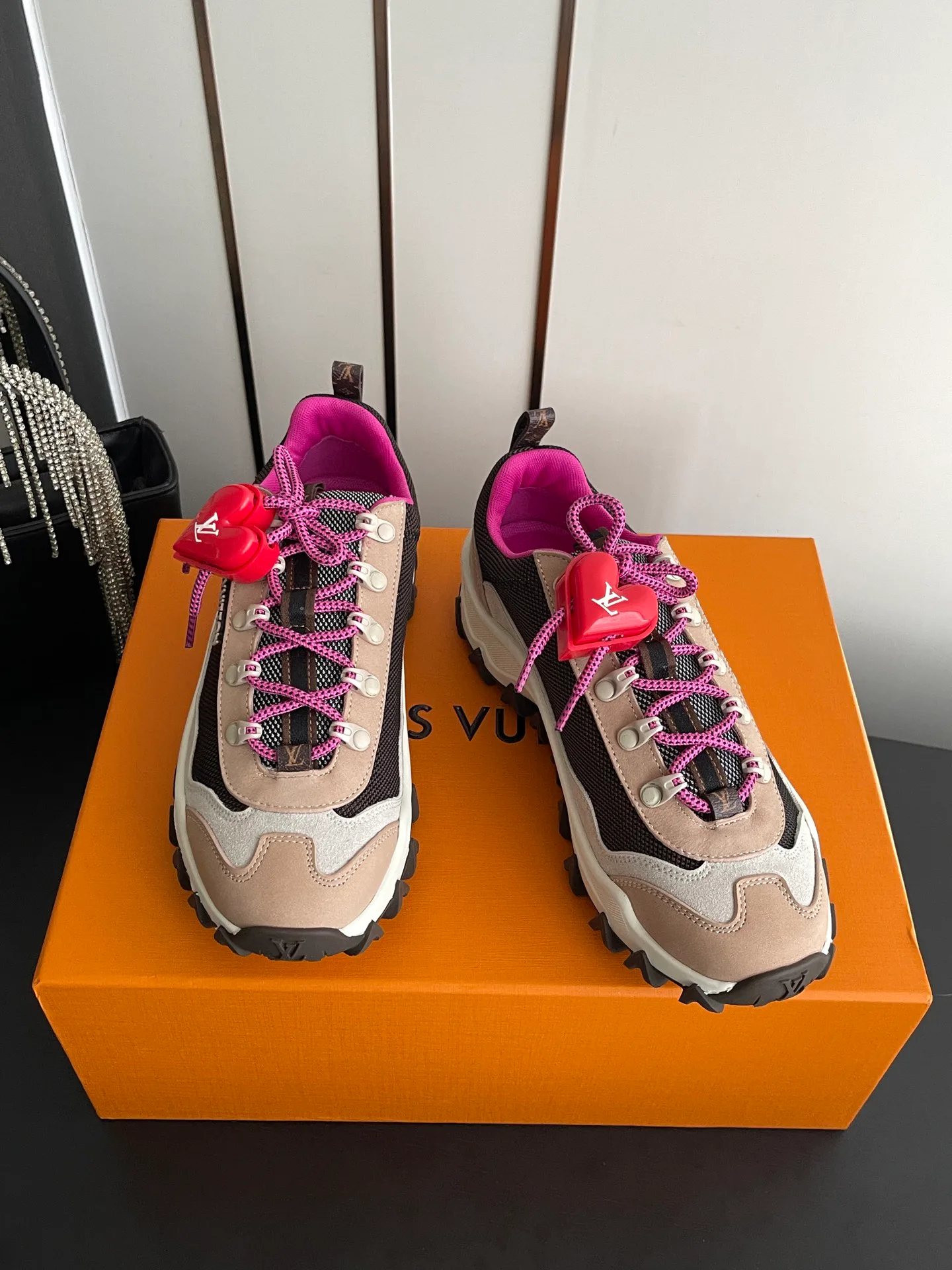 Кроссовки Женские Louis Vuitton 17554379