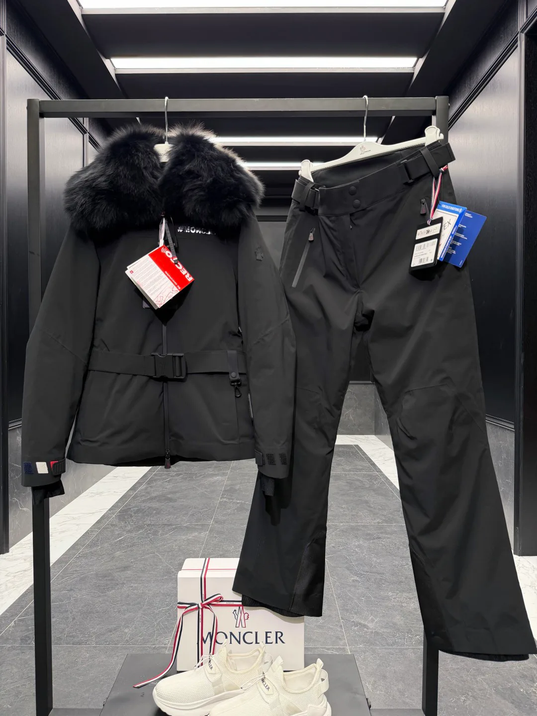 Куртки И Пуховики Женские Moncler 18134286