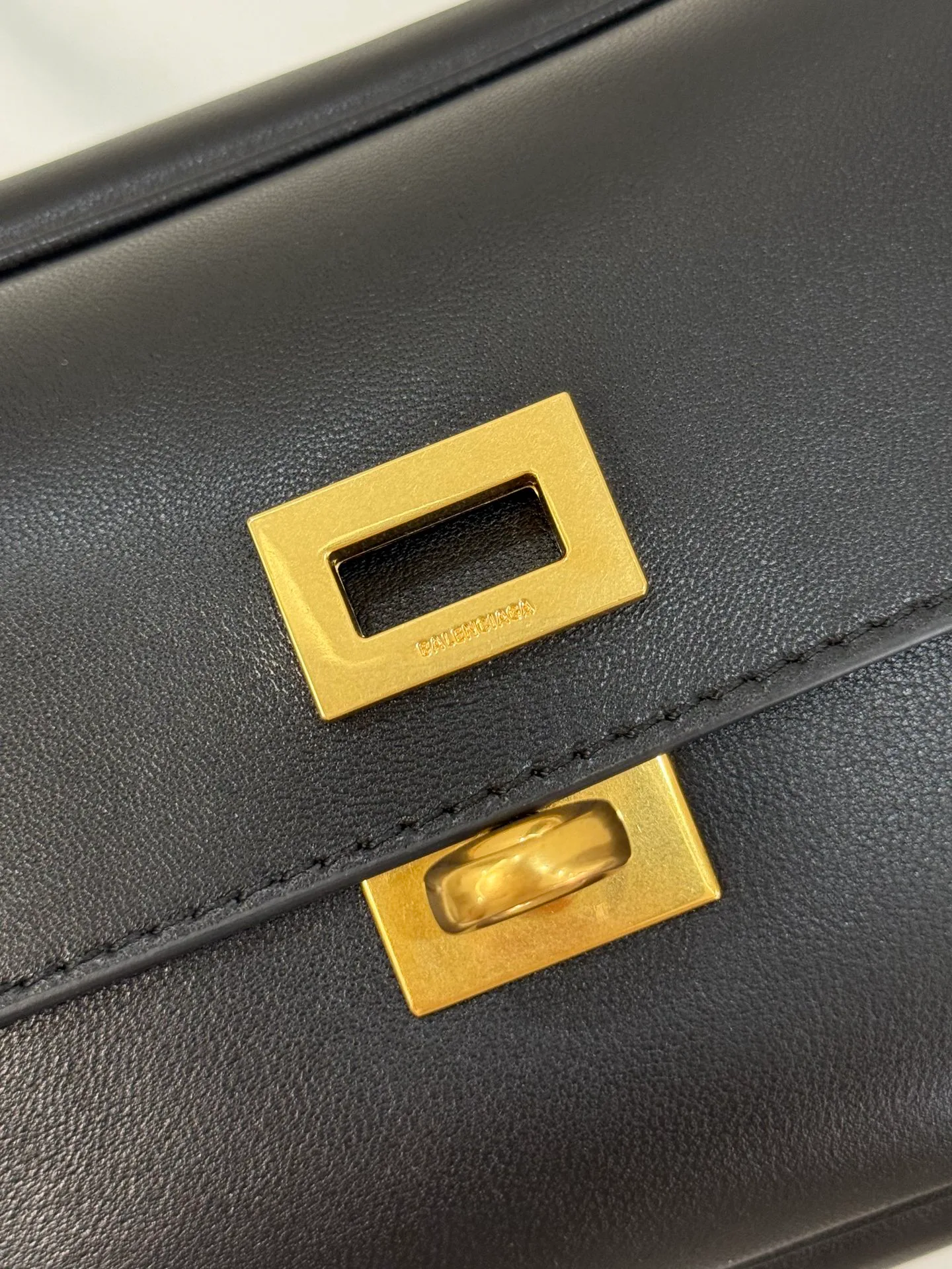 Классические Сумки Женские Balenciaga 18136030