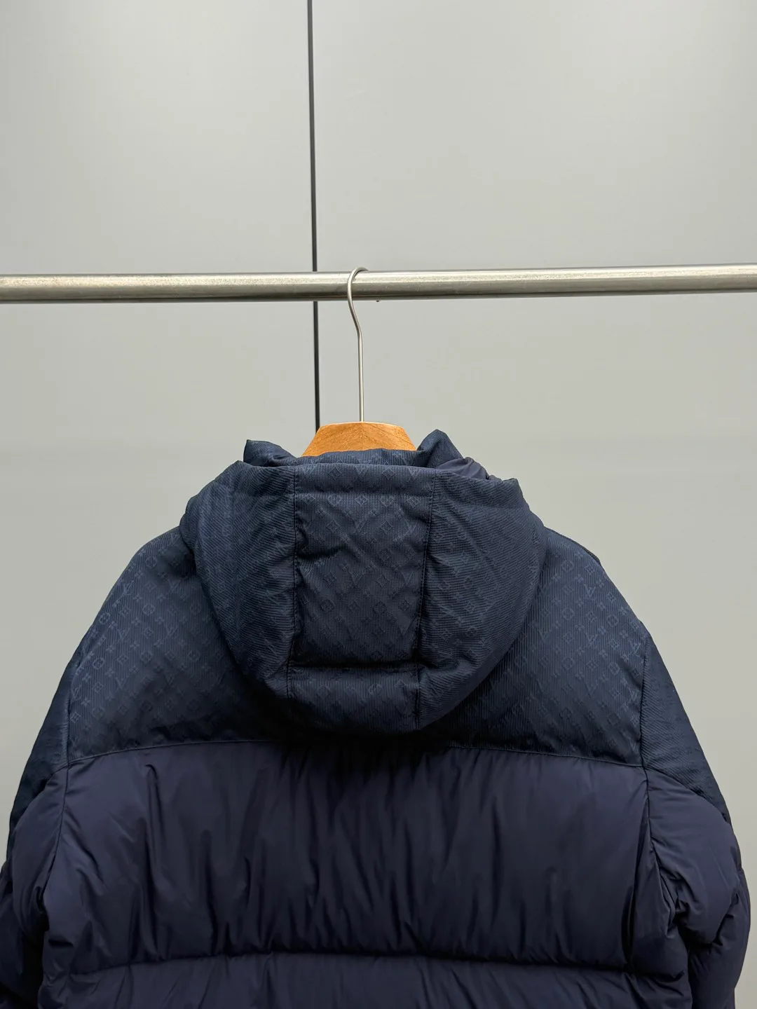 Куртки И Пуховики Женские Louis Vuitton 17892321