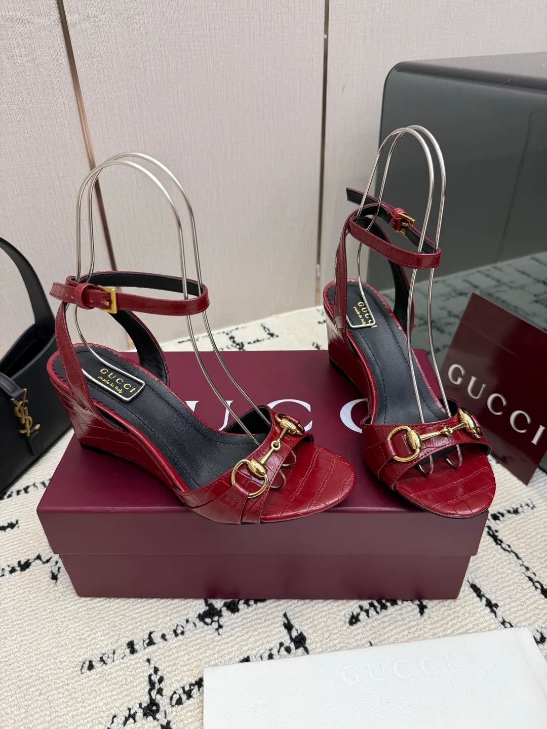 Босоножки Женские Gucci 18049071