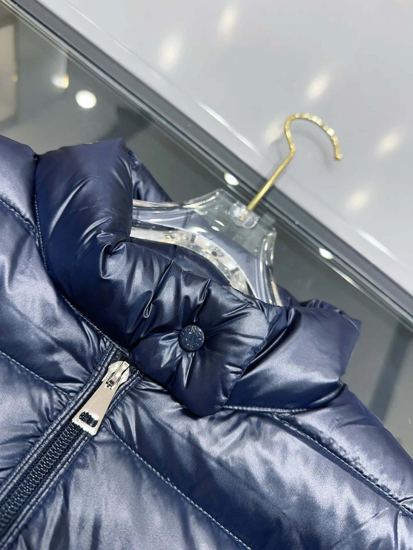 Куртки И Пуховики Женские Moncler 19084322