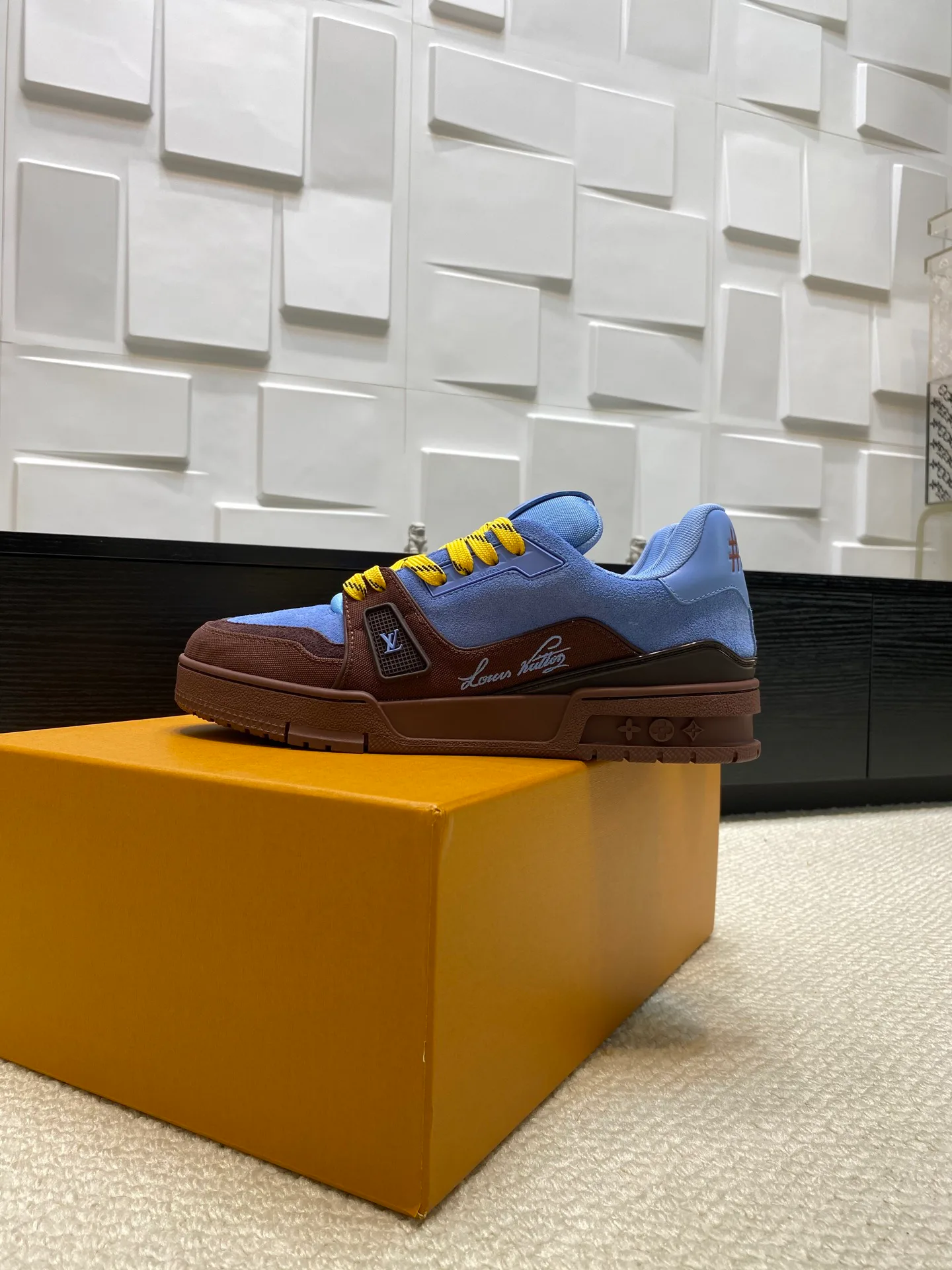 Кроссовки Женские Louis Vuitton 11437301