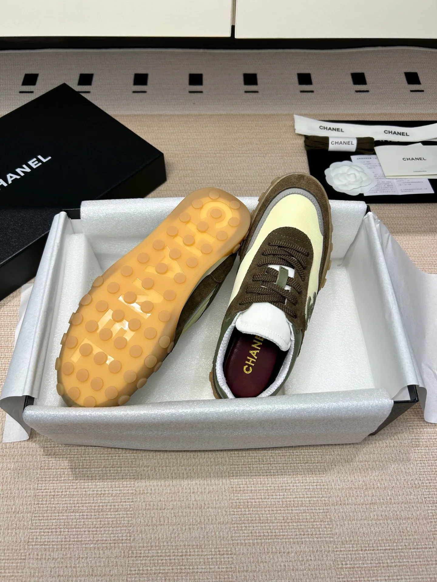 Кроссовки Женские Chanel 11579323