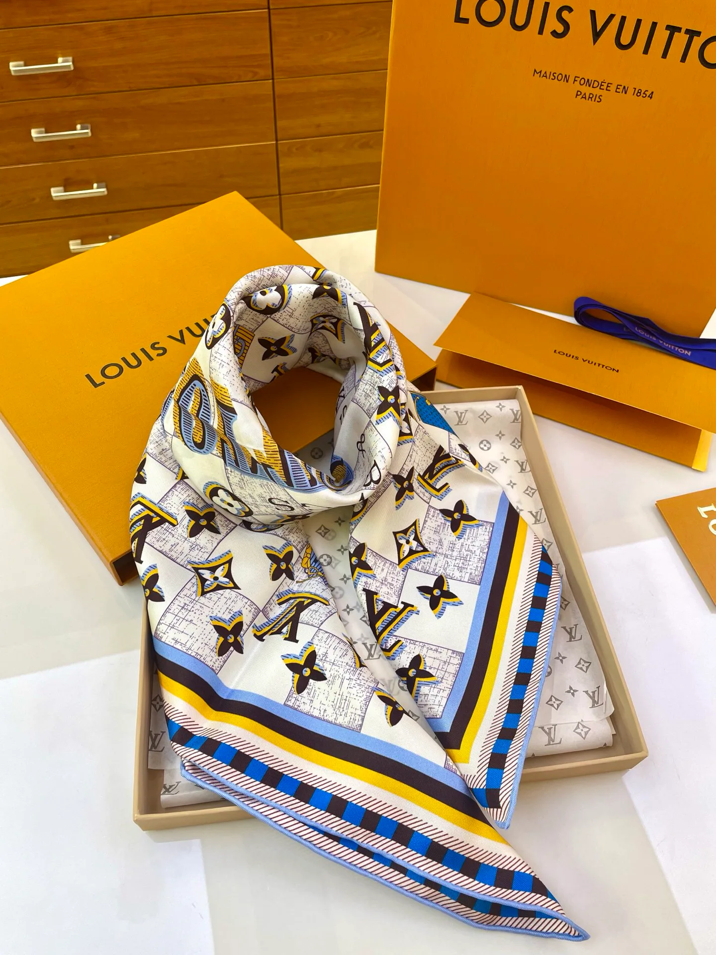 Платки Louis Vuitton 1981410