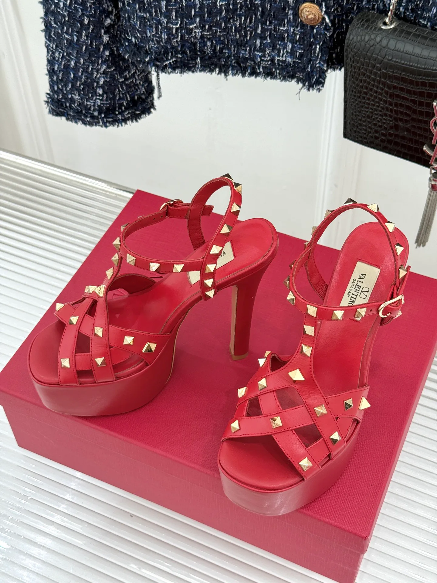 Босоножки Женские Valentino 18198295