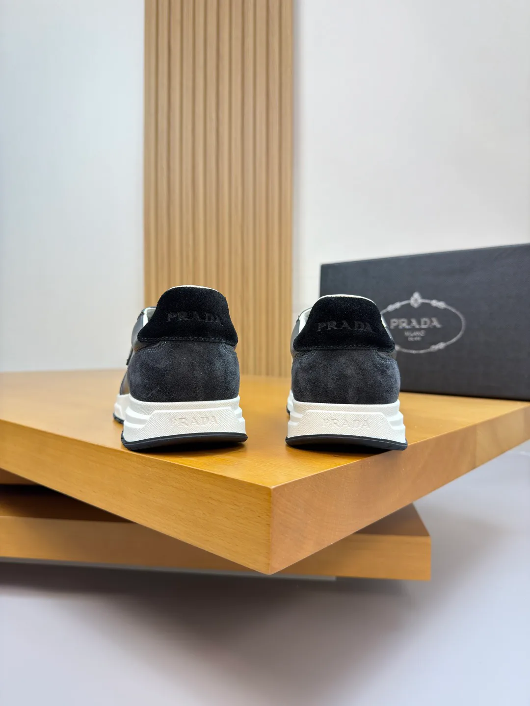 Кроссовки Женские Prada 2389704