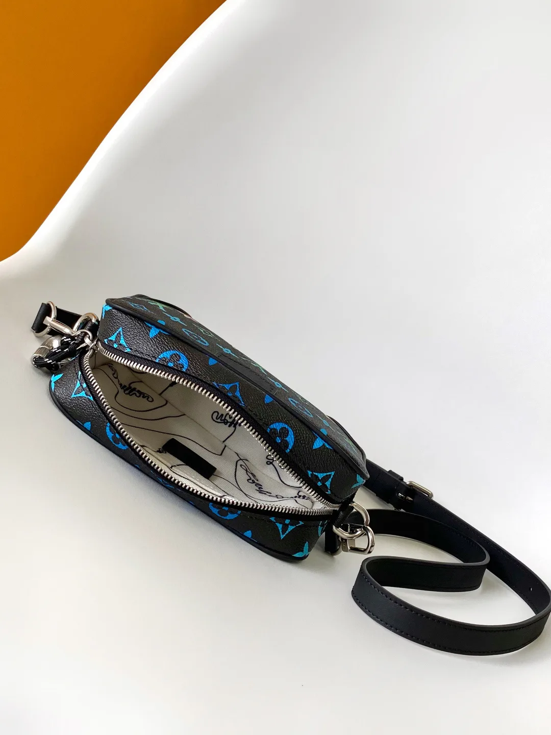 Сумки На Ремне Женские Louis Vuitton 11185388
