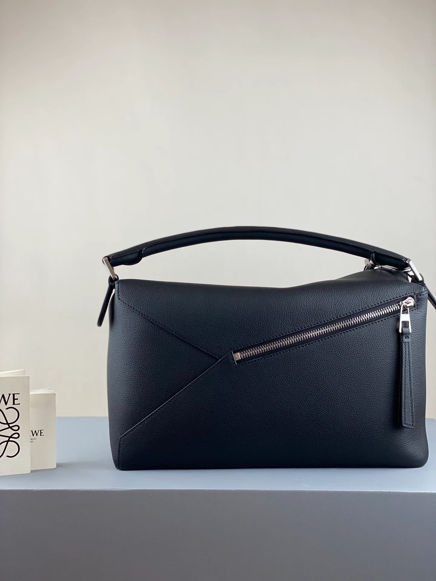 Классические Сумки Женские Loewe 18177572
