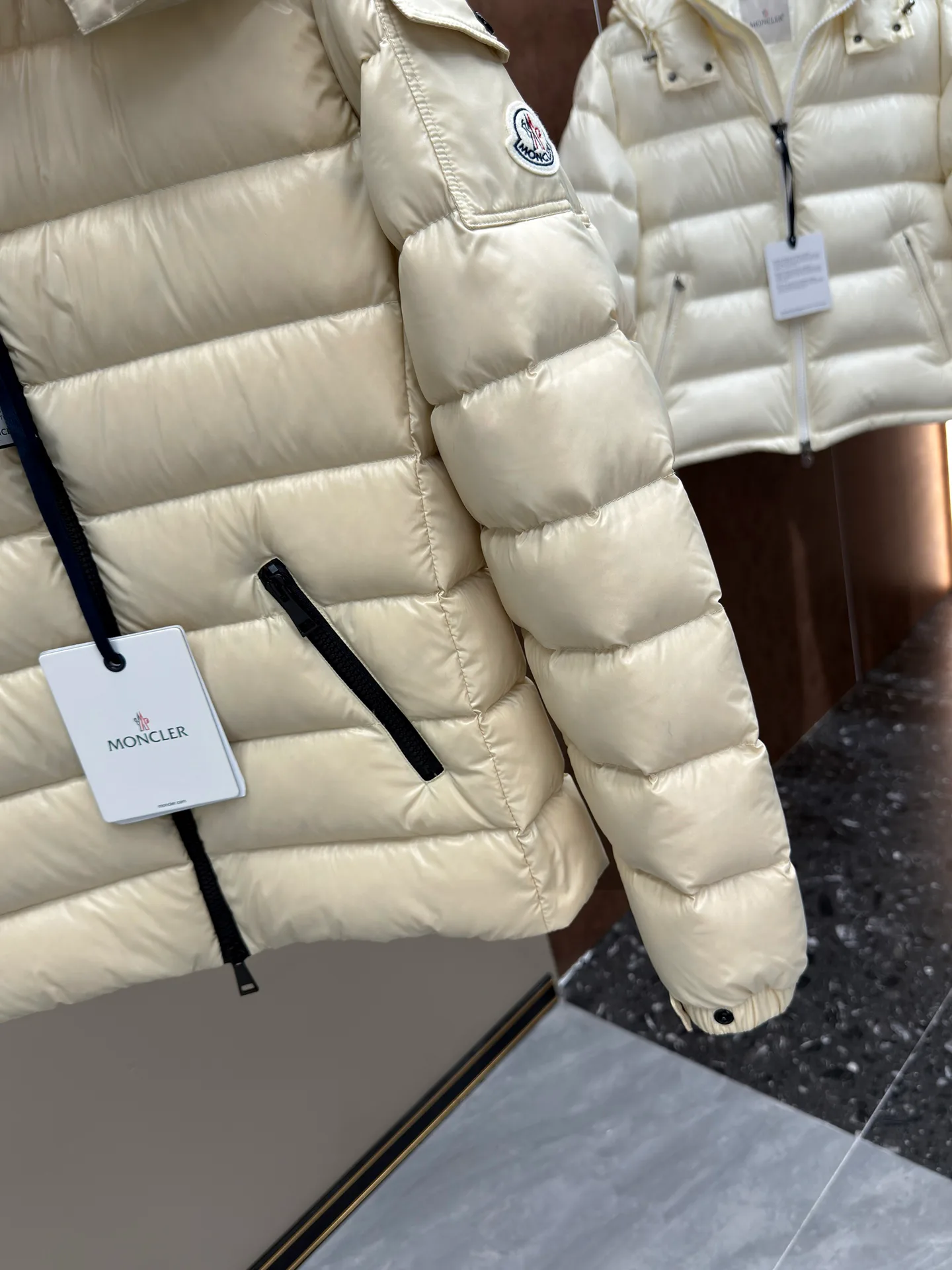 Куртки И Пуховики Женские Moncler 18631575