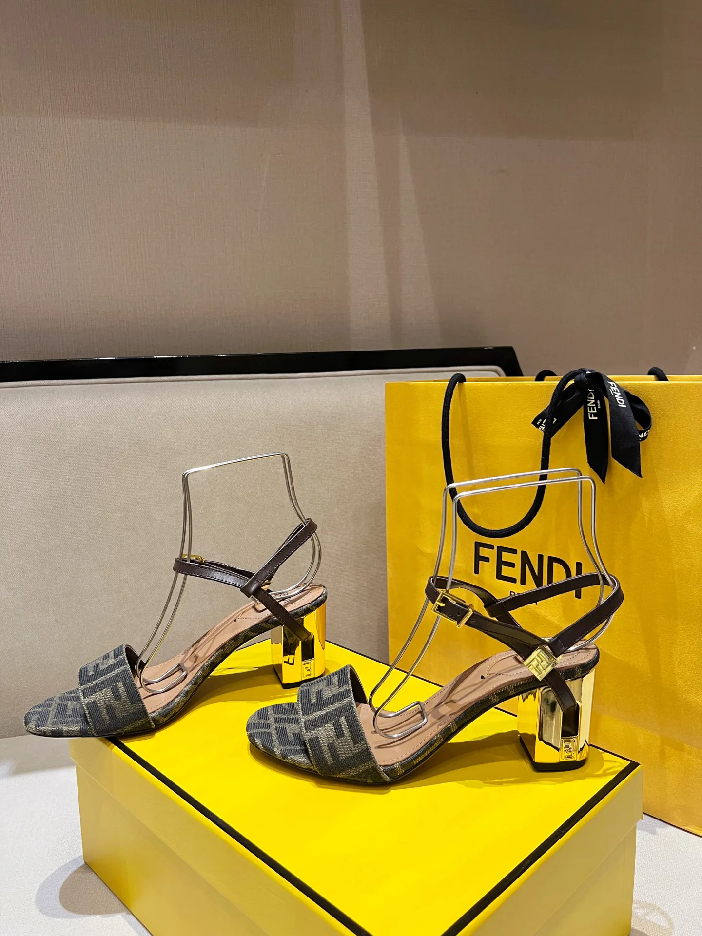 Босоножки Женские Fendi 9288981