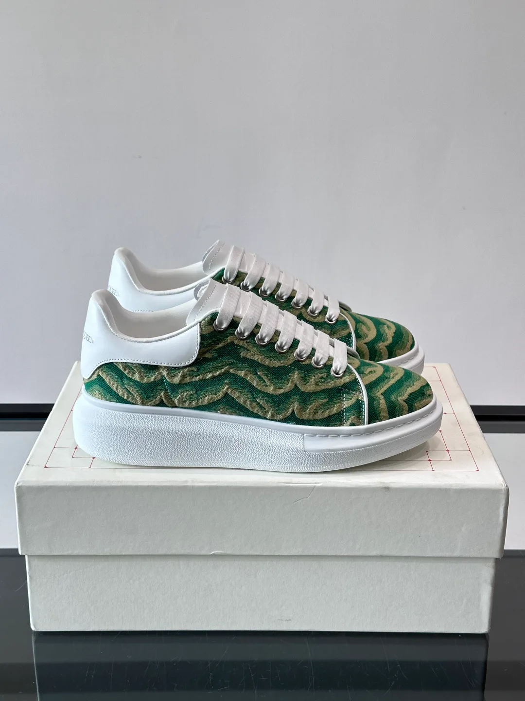Кроссовки Женские Alexander Mcqueen 11170736