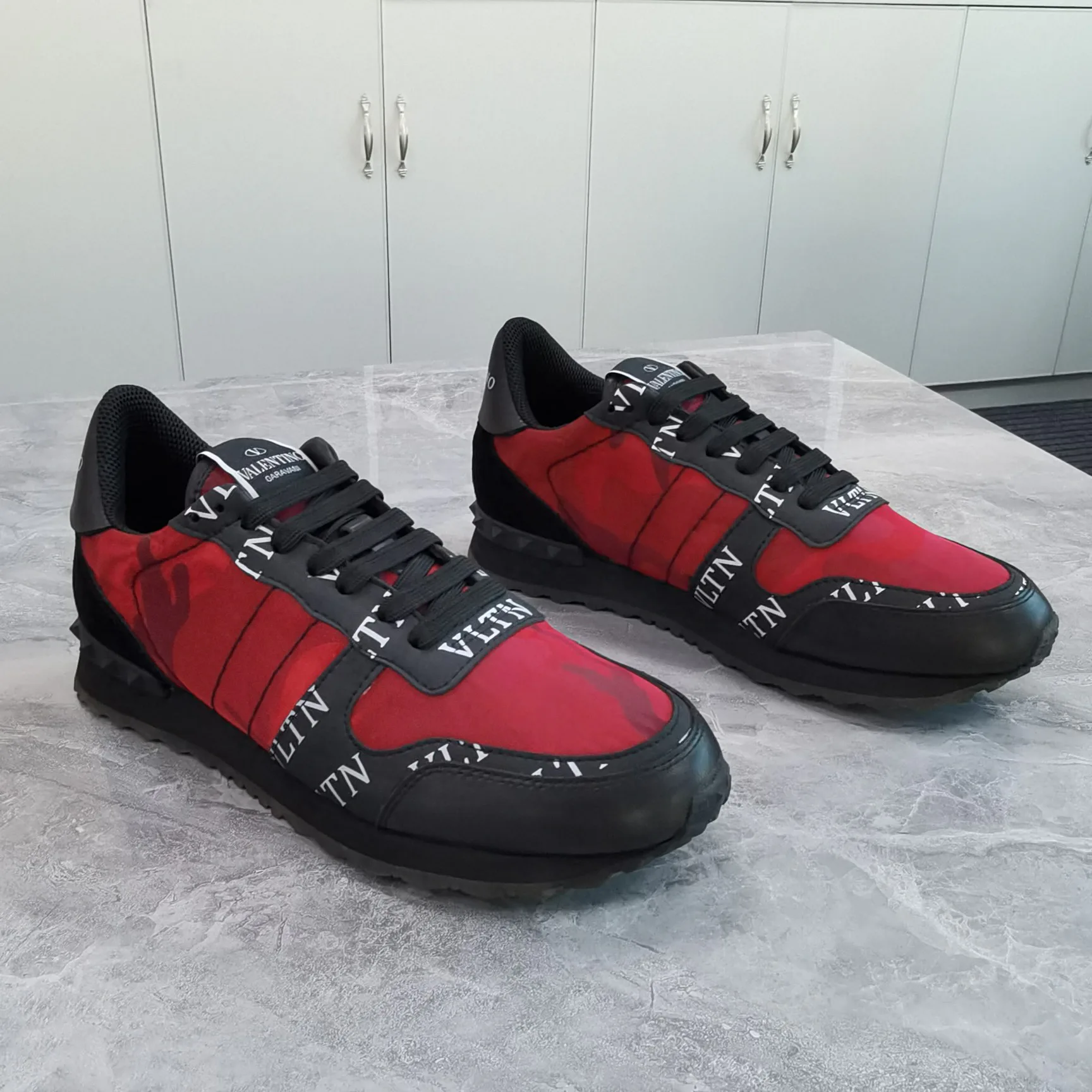 Кроссовки Женские Valentino 10736421