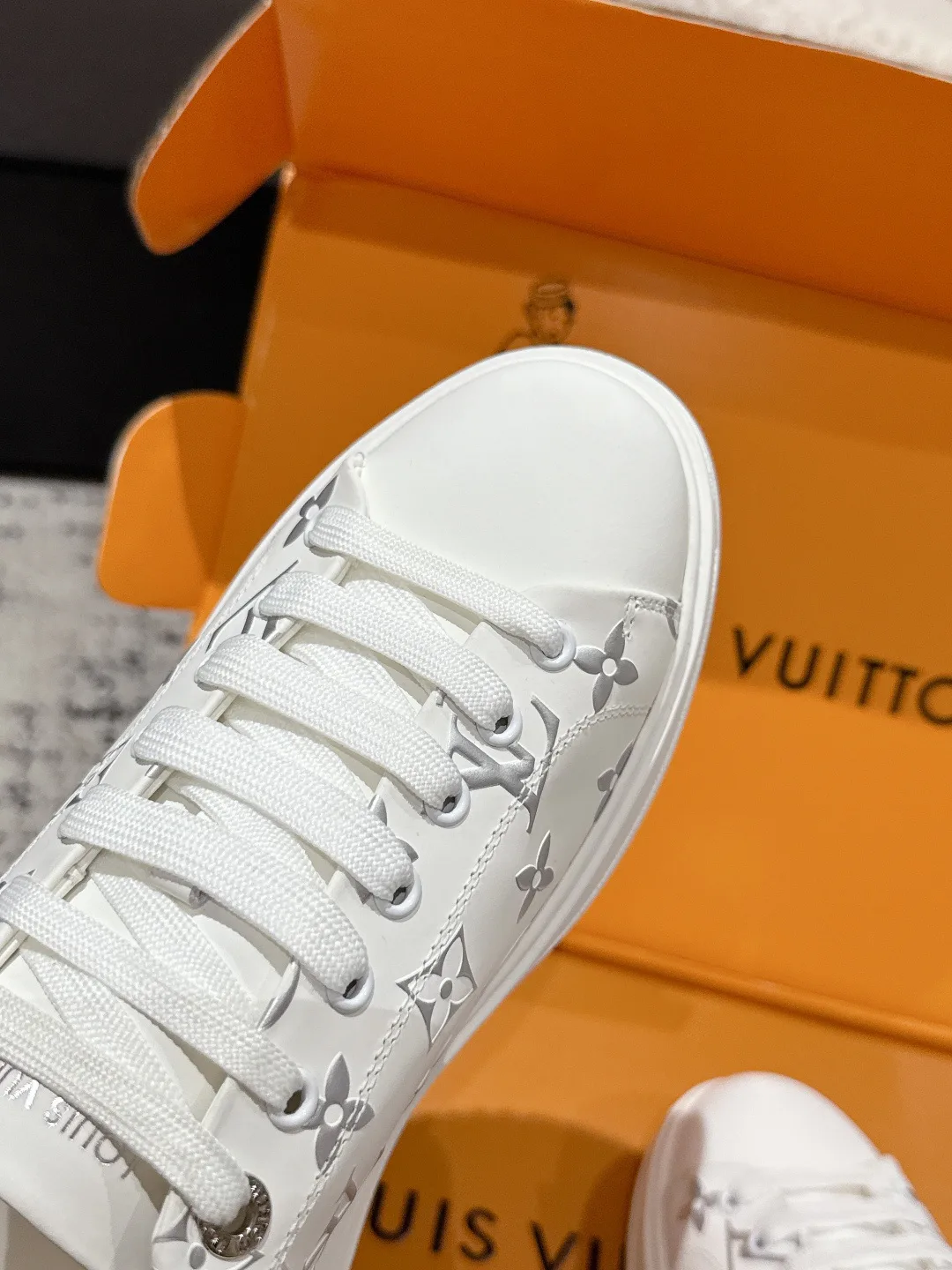 Кроссовки Женские Louis Vuitton 4502491
