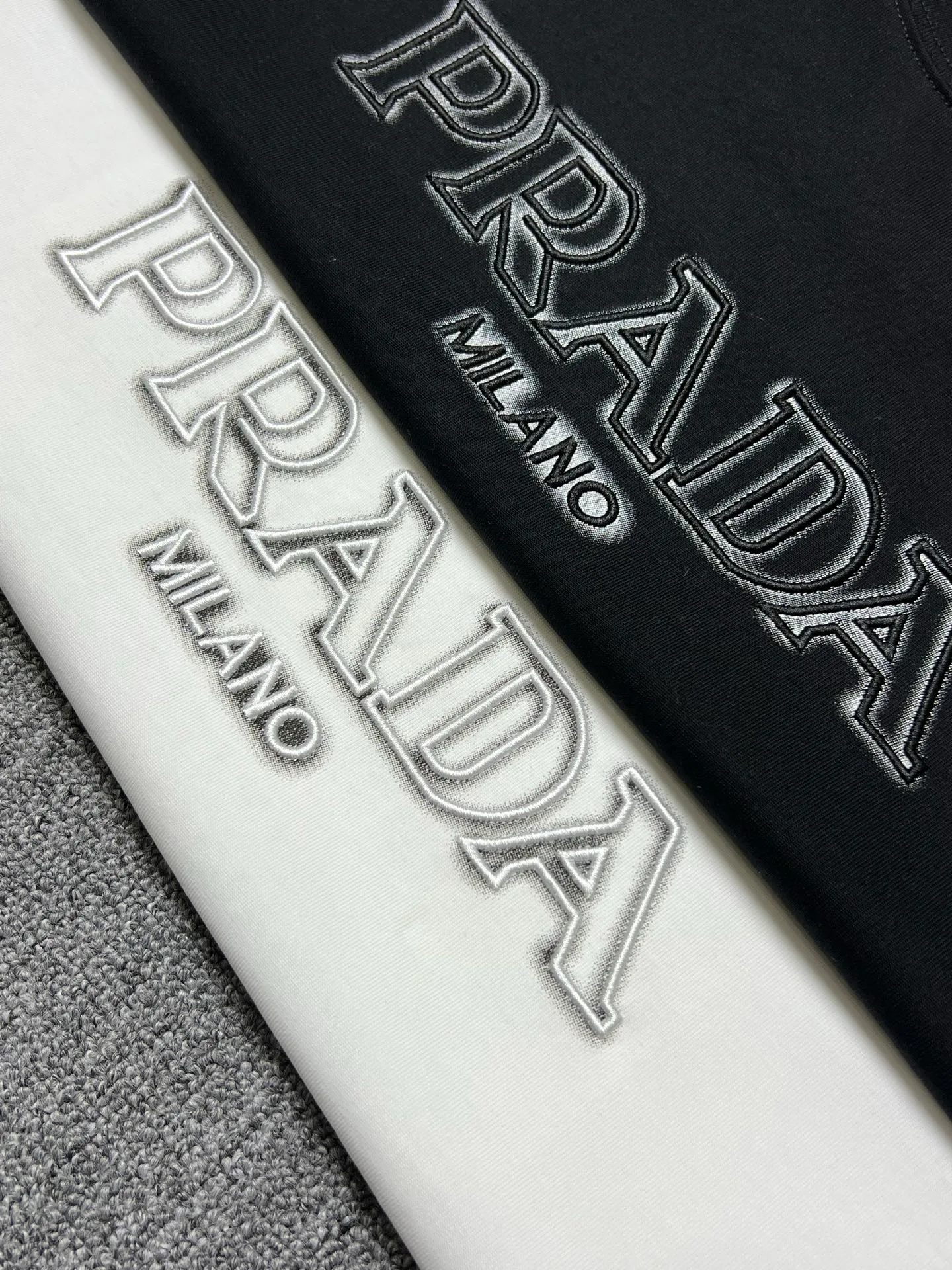 Футболки Женские Prada 11385620