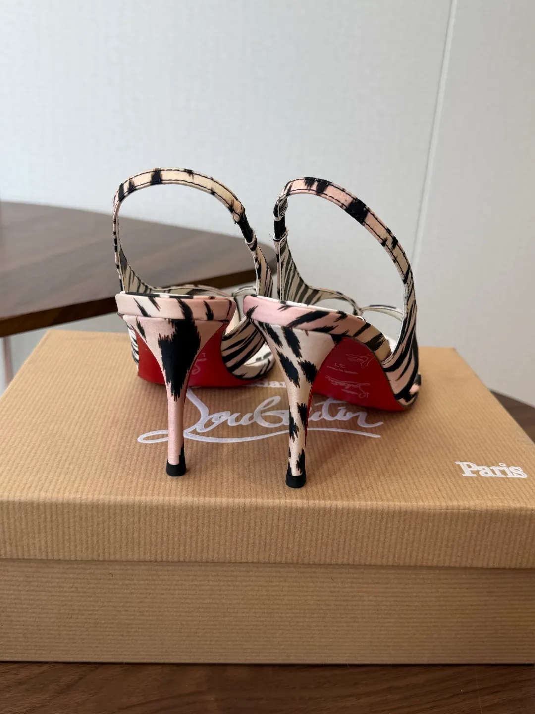 Босоножки Женские Christian Louboutin 18953295