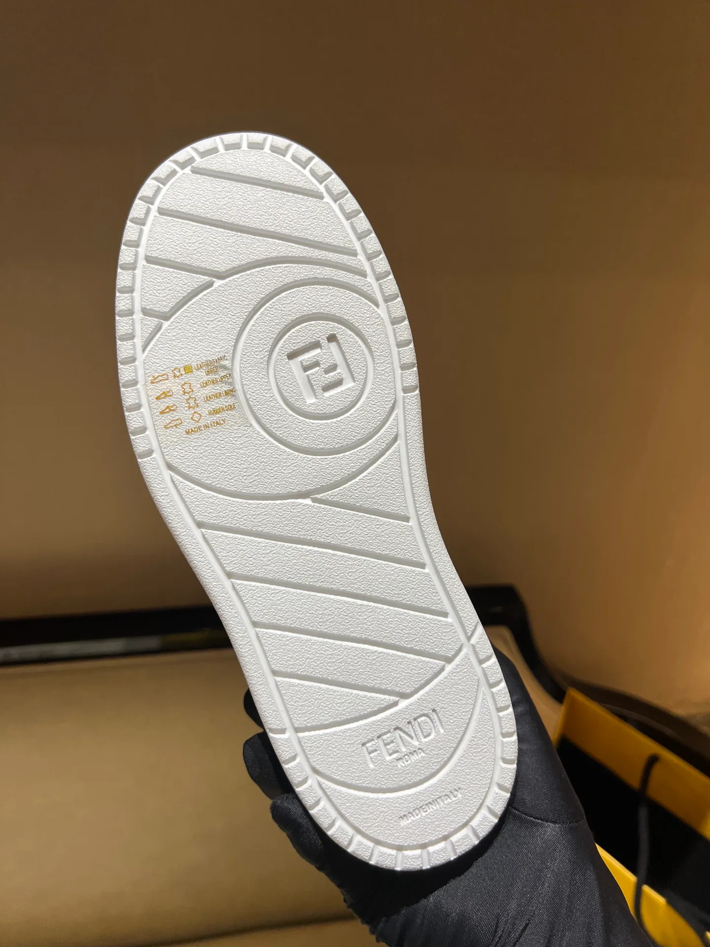 Кроссовки Женские Fendi 197197