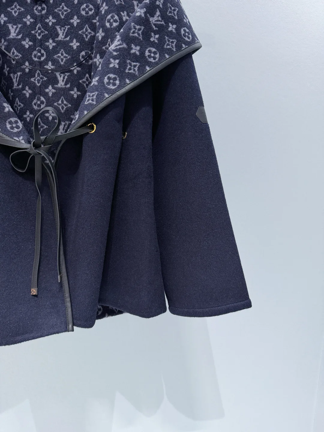 Пальто Женские Louis Vuitton 19082086