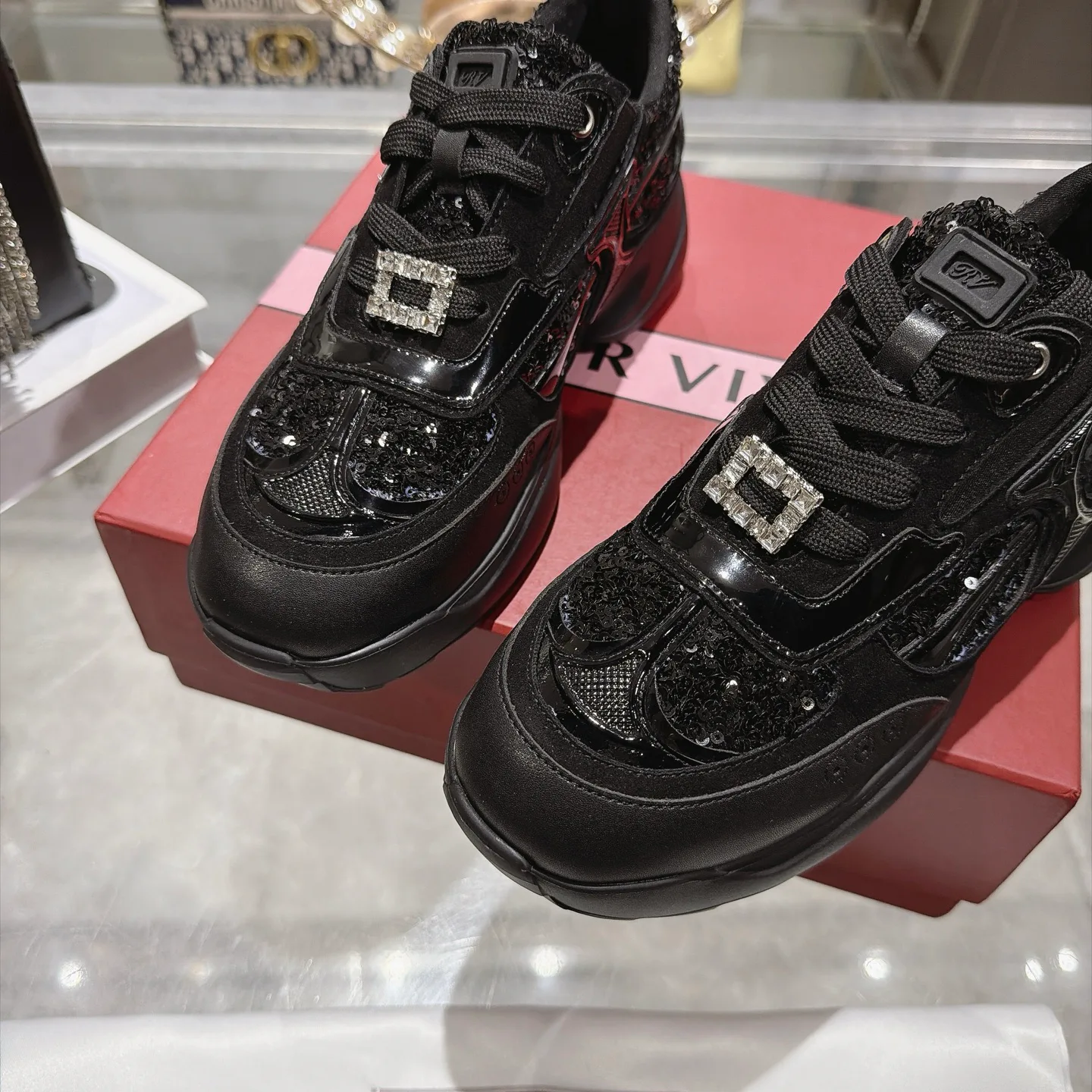 Кроссовки Женские Roger Vivier 18366857