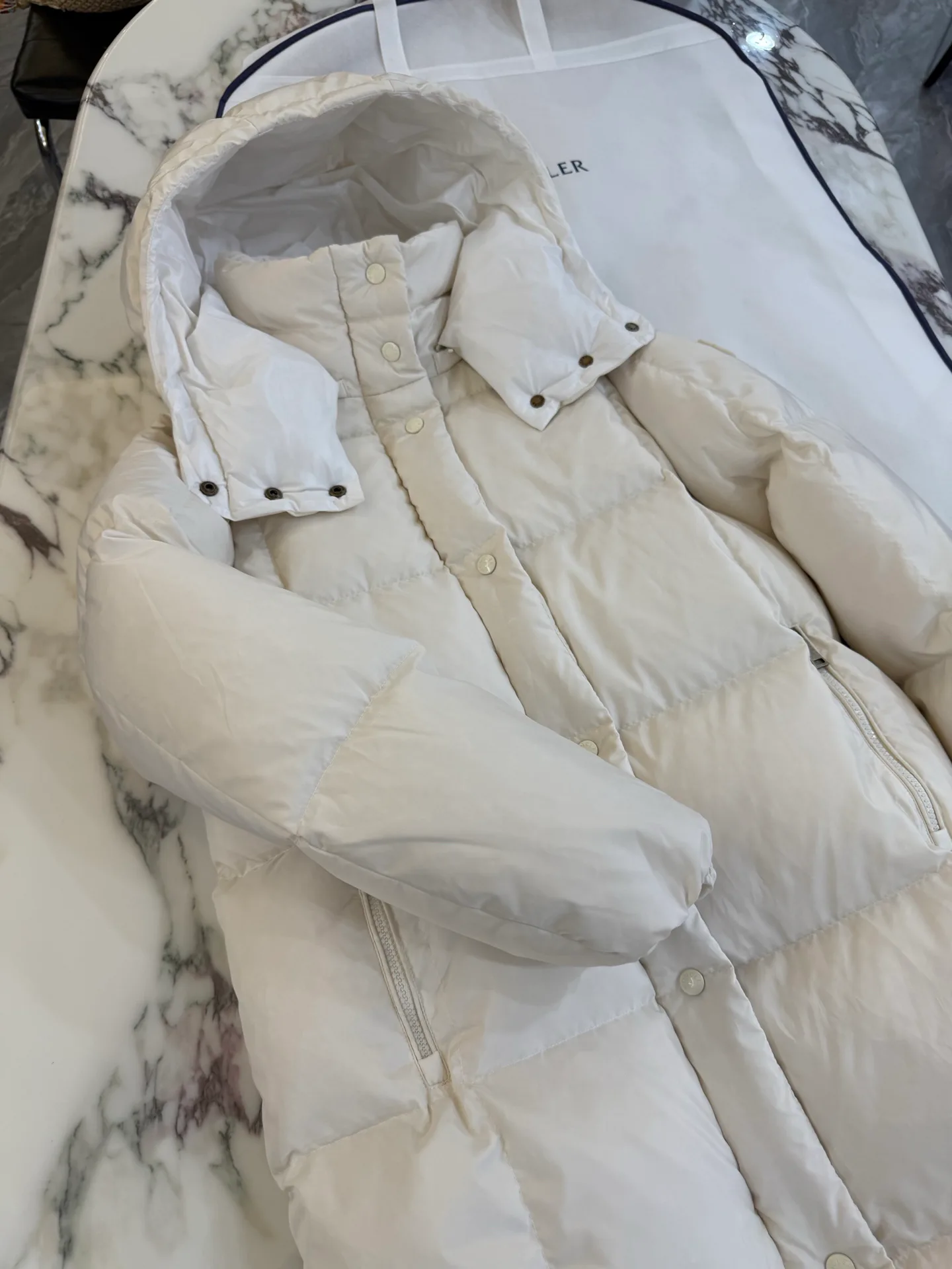 Куртки И Пуховики Женские Moncler 18946174