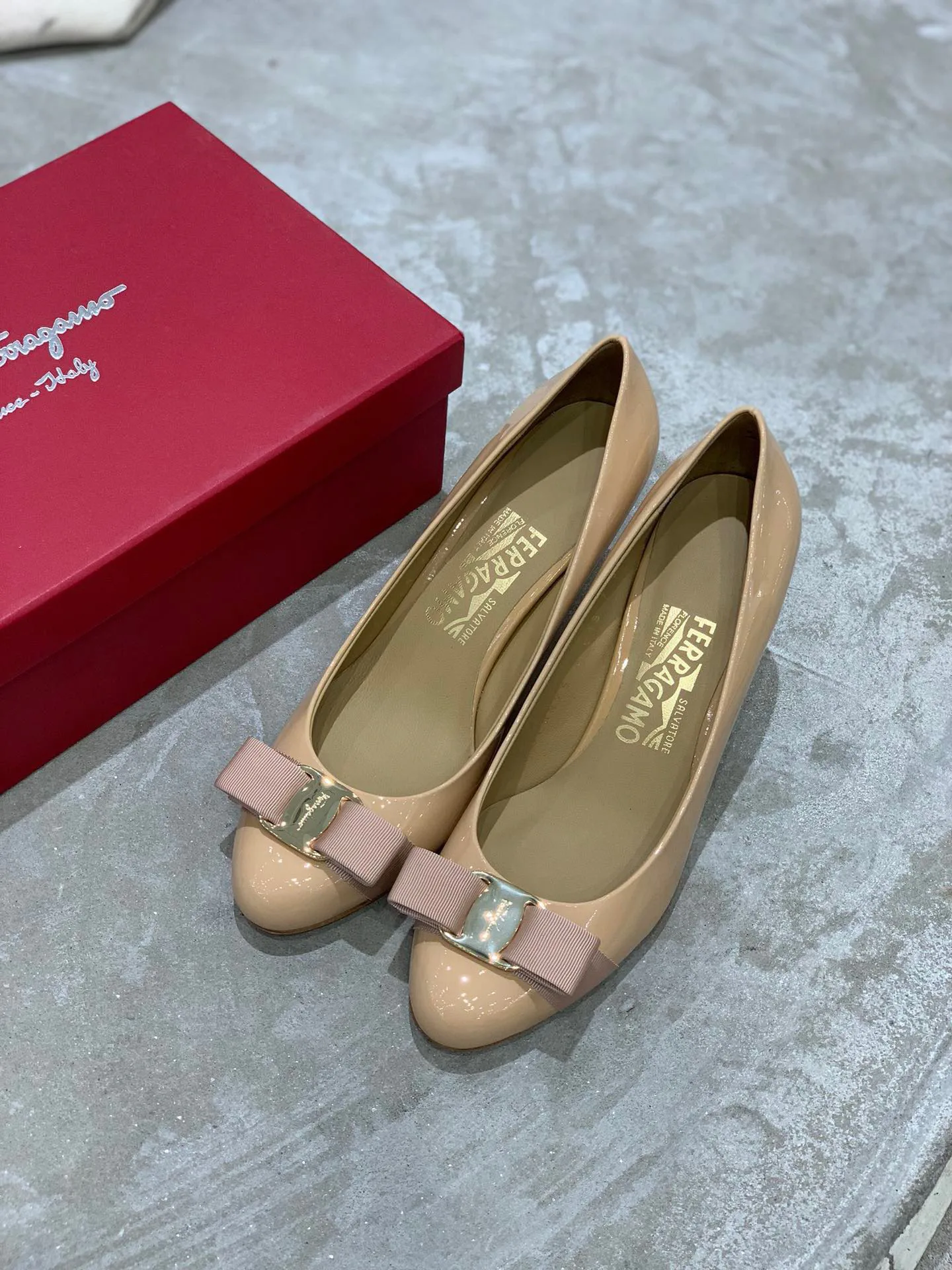 Туфли Женские Salvatore Ferragamo 18340718