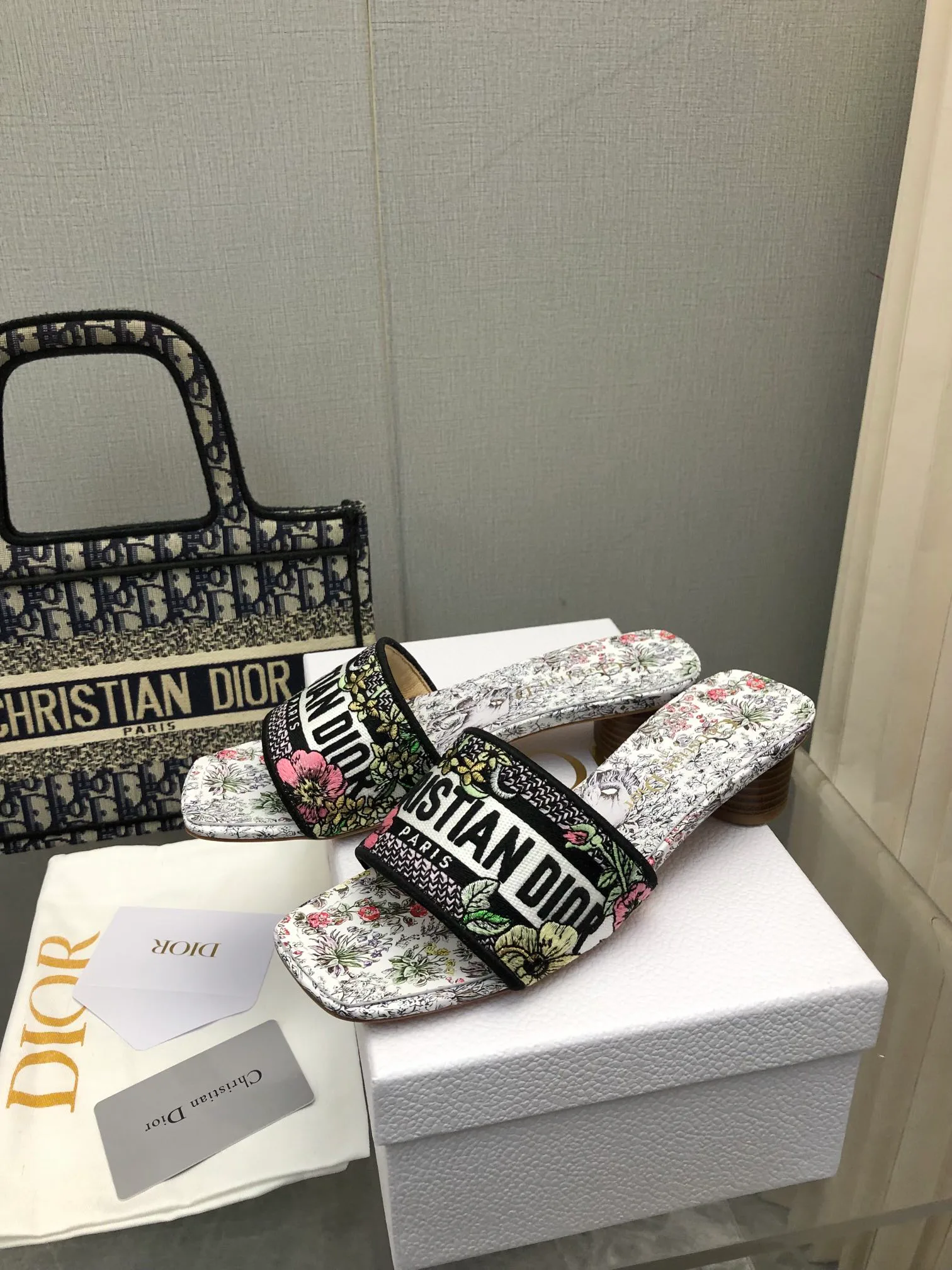 Босоножки Женские Christian Dior 18633986