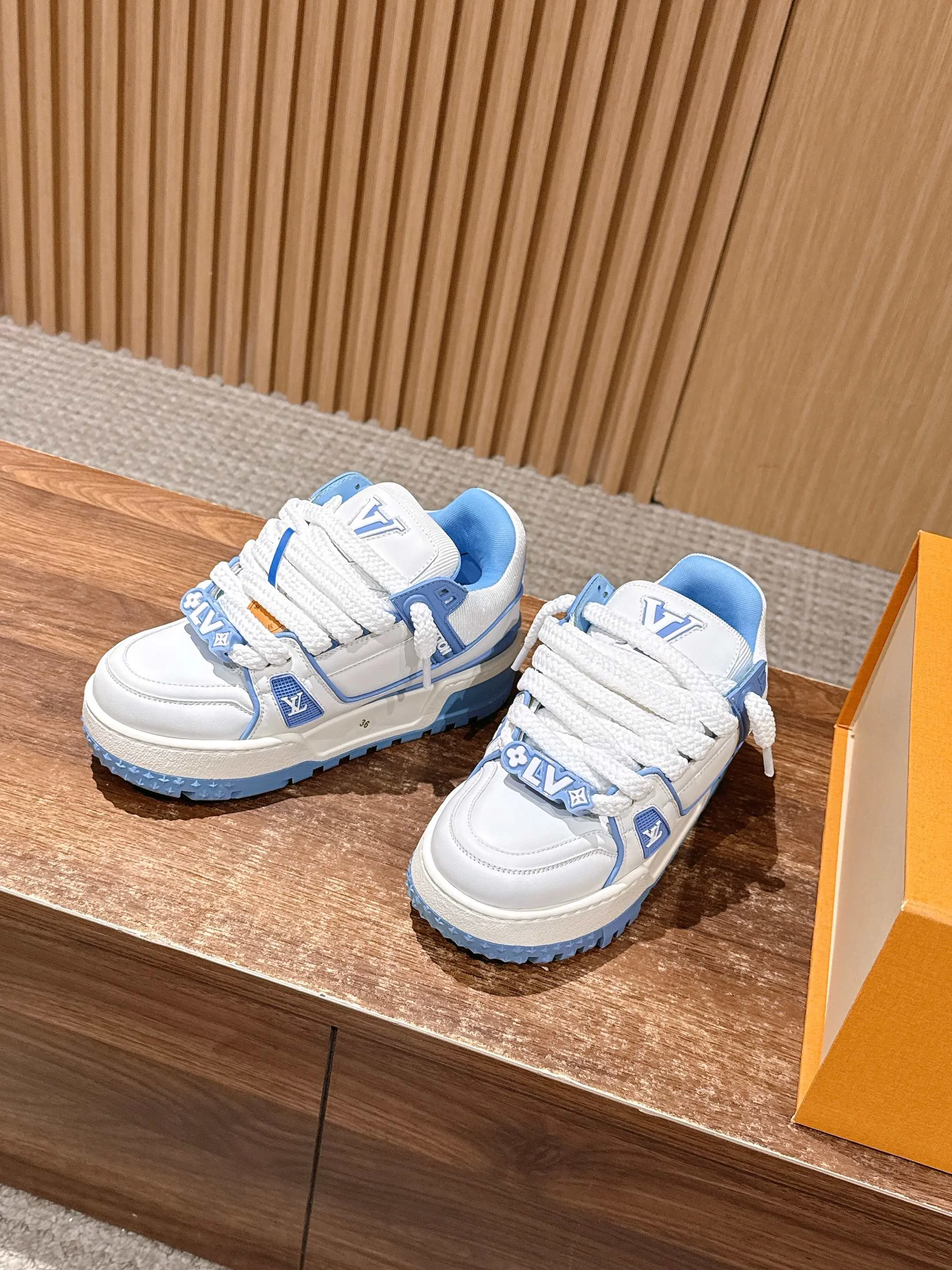 Кроссовки Женские Louis Vuitton 4269600