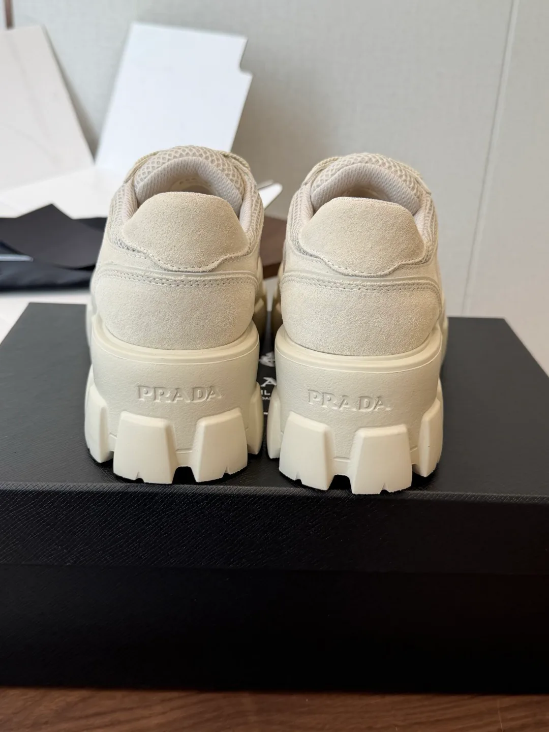 Кроссовки Женские Prada 19039092
