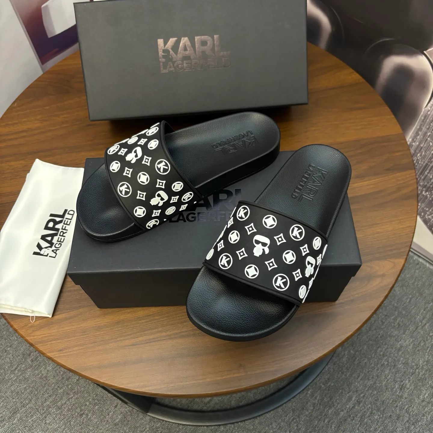 Шлепанцы Женские Karl Lagerfeld 11001532