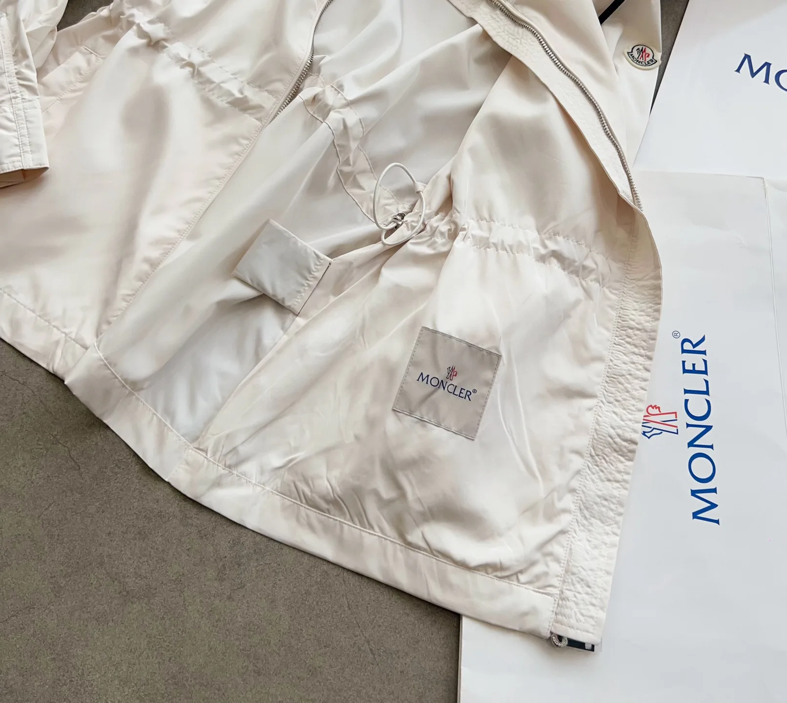 Куртки И Пуховики Женские Moncler 19231384