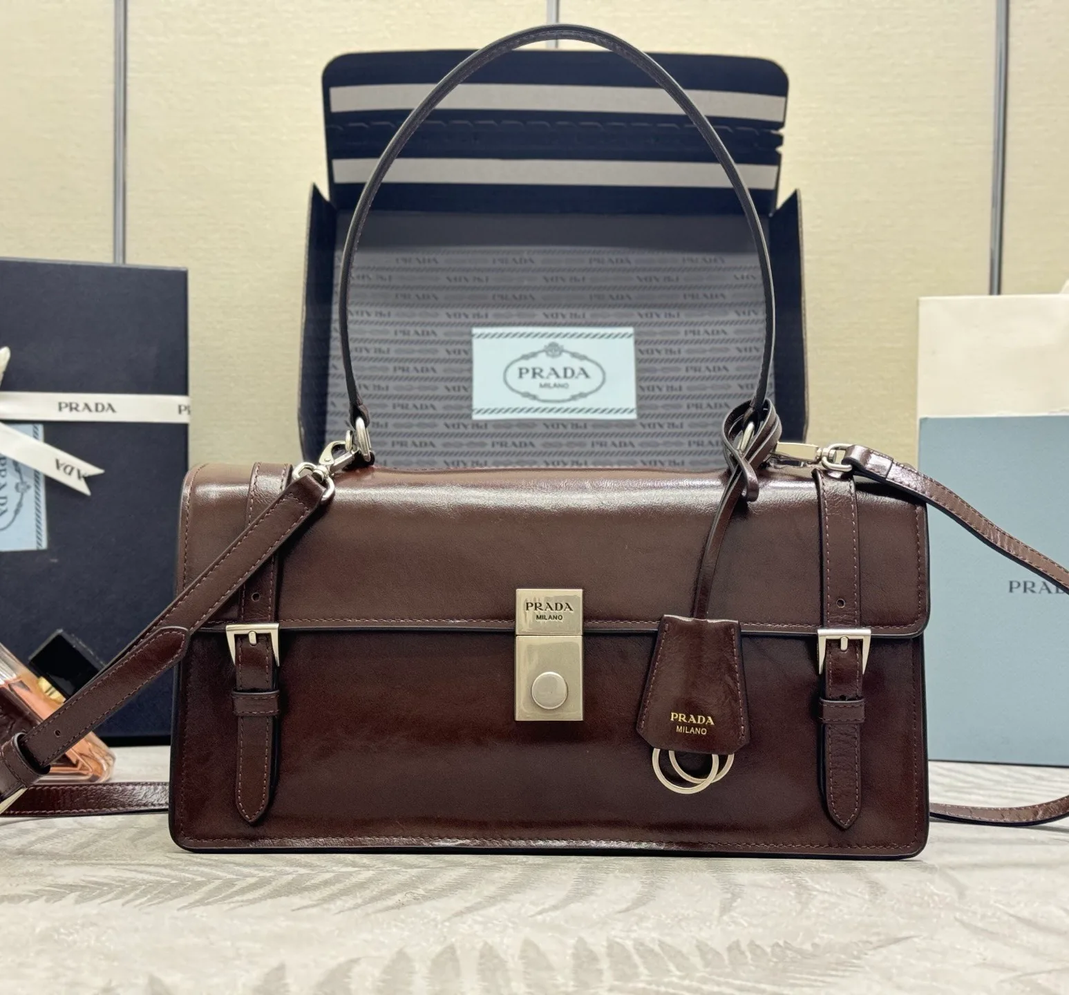 Классические Сумки Женские Prada 11462453
